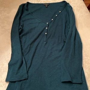 Guess three-quarter sleeve women’s top size medium